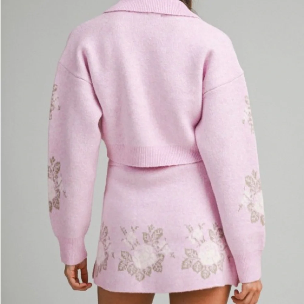 Pink Floral Jacquard Crop Sweater And Skirt Set - Picture 5 of 16